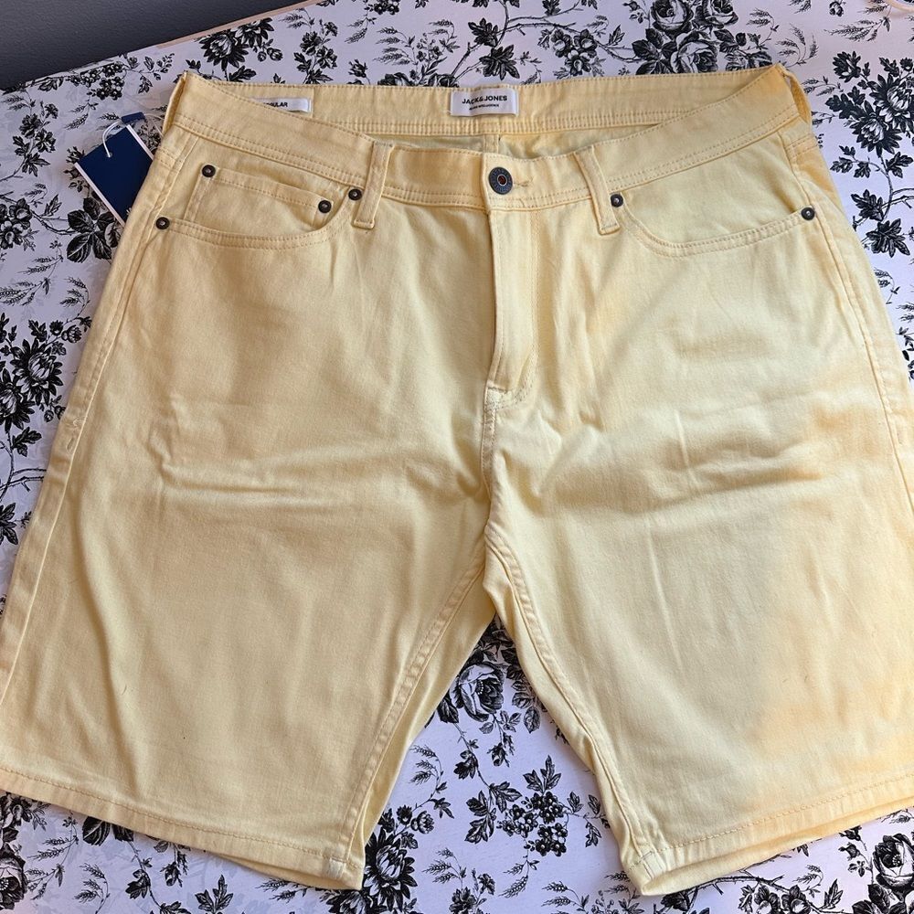 Jack & Jones Chino Shorts with Prints Size XL NWT